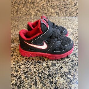 Toddler Nike training shoes size 5.5